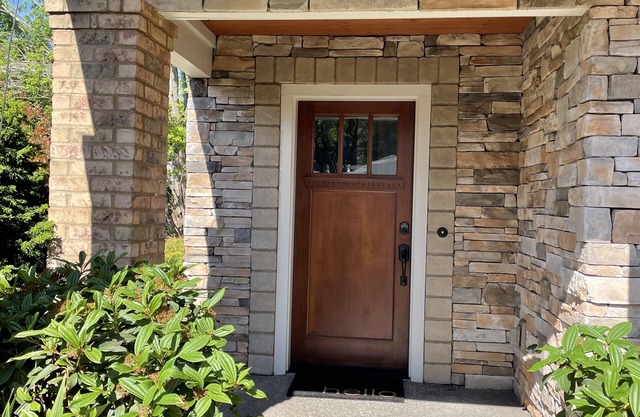 Simply Chic Happy Valley Townhome -15 mins. to PDX Airport