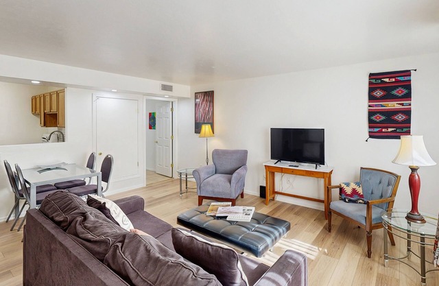 Single-level Condo with community pool/hot tub/clubhouse, in central location