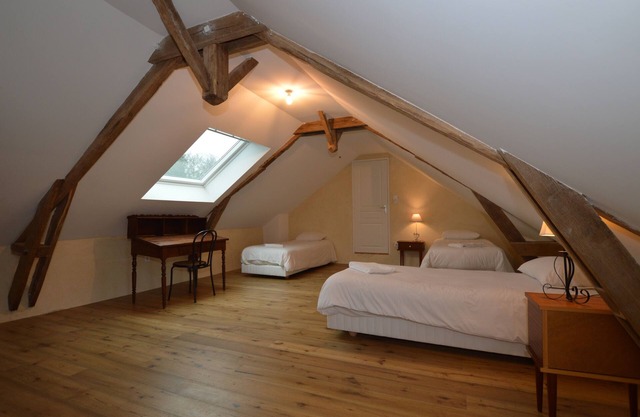 Single room in Gîte, kitchen and living room.