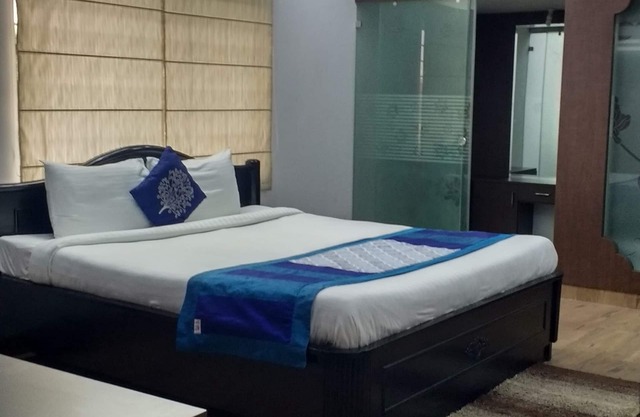single room Hitech Shilparamam Guest House