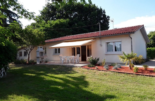 Single-storey house 110m², residential area, 500m from town center