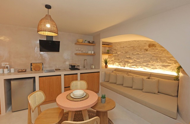 Siroa Mystic - A chic nest in the heart of Hermoupoli