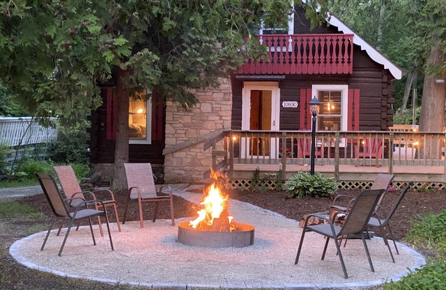 Sister Bay Log Cabin - Recent Remodel!