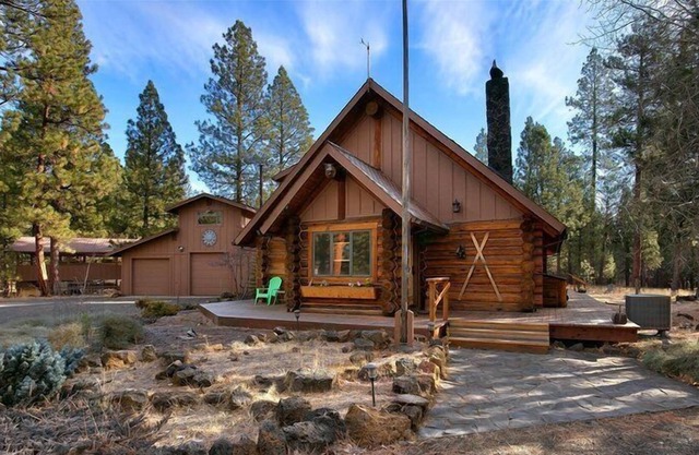 Sisters Dream Inn - amazing pet friendly cabin located on 2 beautiful acres in a