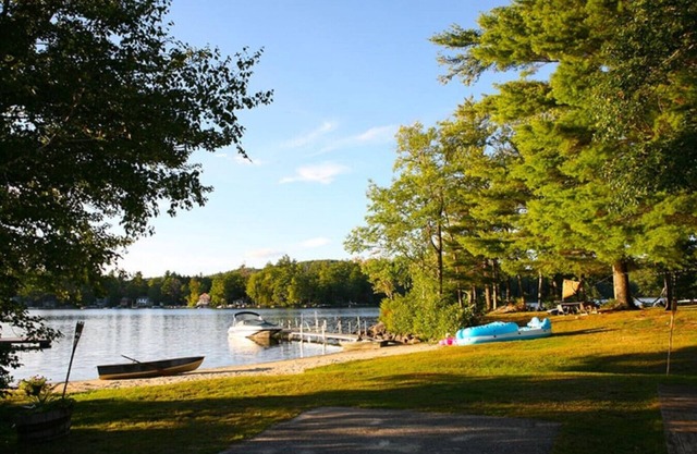 Ski by day.Stargaze at the lake by night
