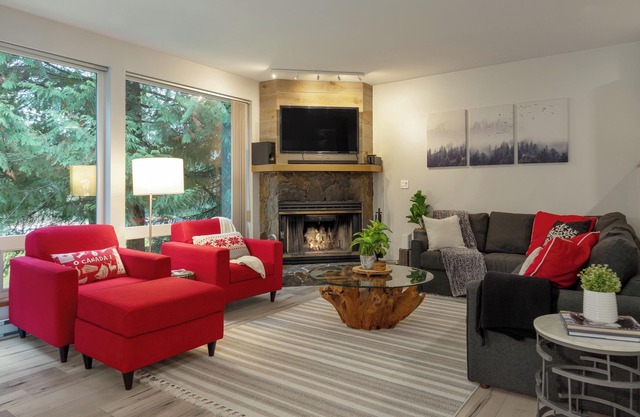 Ski-in, Private Hot Tub, Walk To Village & Lake, Family Friendly!