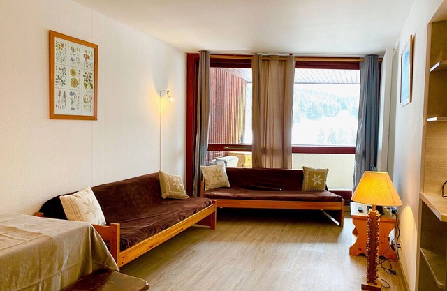 Ski-In/Ski-Out Apartment in Villard-de-Lans, Stunning Mountain Views