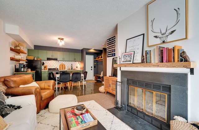 Ski-In/Ski-Out Magic Mountain Condo w/Deck!
