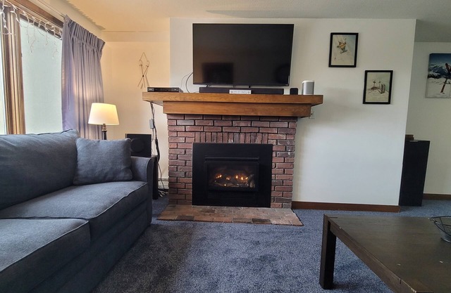 Ski In/Ski Out, Sunrise Killington 1BR, 2 pull-outs, 1Q/1F smart condo w/views