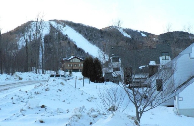 Ski-on Ski-Off Killington 2 BR Condo Newly renovated at Sunrise