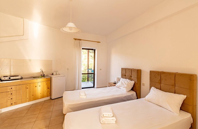 Skioni Studio: Double Room with Terrace