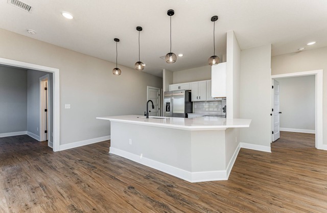 Skip the hotels! Brand new construction home. Grill out on our back patio!