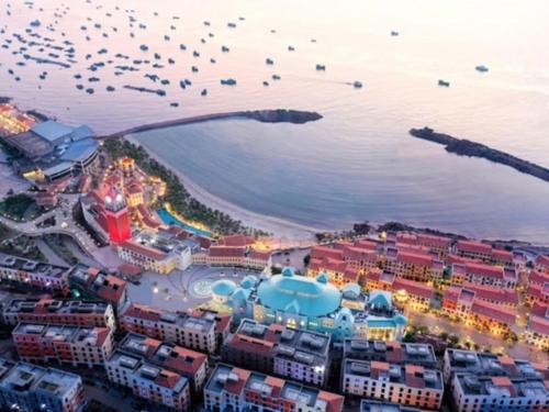 Sky Hill Apartment Firework & Sunset View