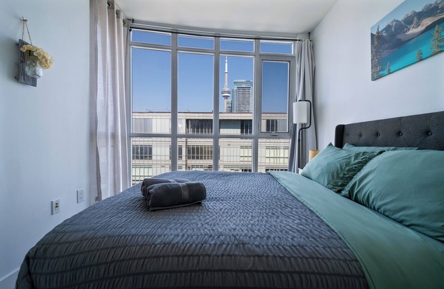 Sky Living : Awesome Lake and City View, Park Free