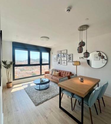 Skyline II Pool & Coworking by ELE Apartments