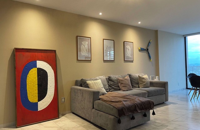 Skyview 3 Bedroom Penthouse/Daily Cleaning