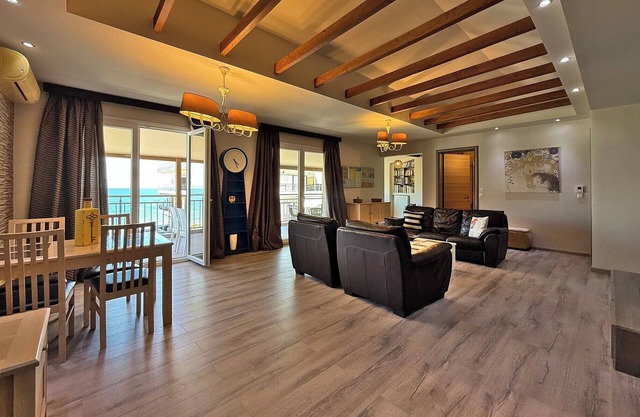 SkyView Paralia, Apartment with View and Balcony