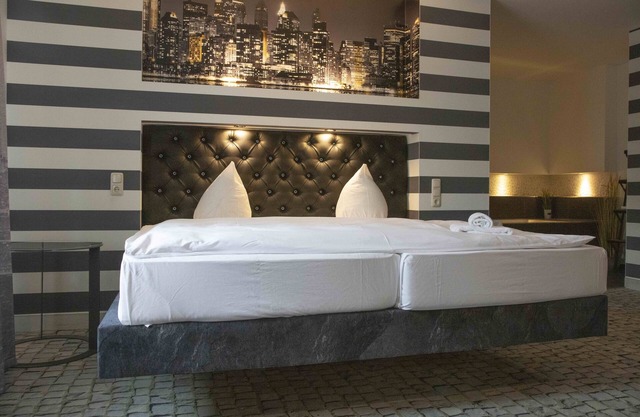 SL'otel im Parforcehaus