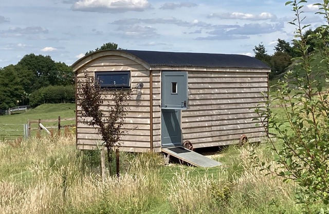 Slades farm Luxury Glamping Pod 'Poppy'