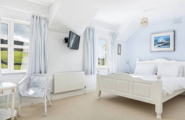 Slaveen - 1km from Lahinch Beach, Stunning views of Lahinch - Walk to the Beach