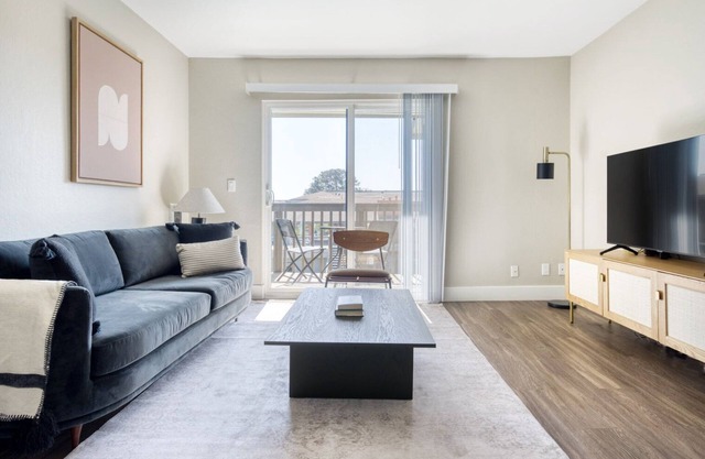 Sleek Foster City 1BR w/Gym, Pool, W/D, near highways, by Blueground