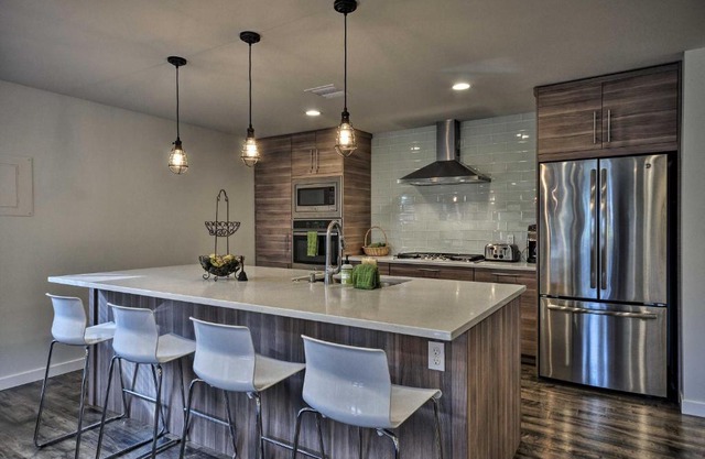 Sleek Riverfront Condo on Pier in Downtown Astoria