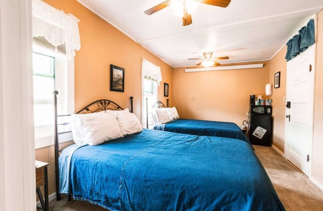 Sleep up to 4 - 2 Queens in Historic Centennial Hotel