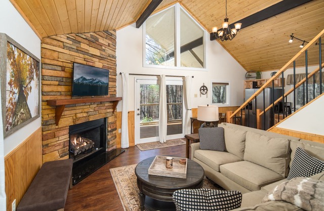 Sleep6,Hottub,Firepit & Wood,Private, Views, 30mins from App Ski Reduced Rates!