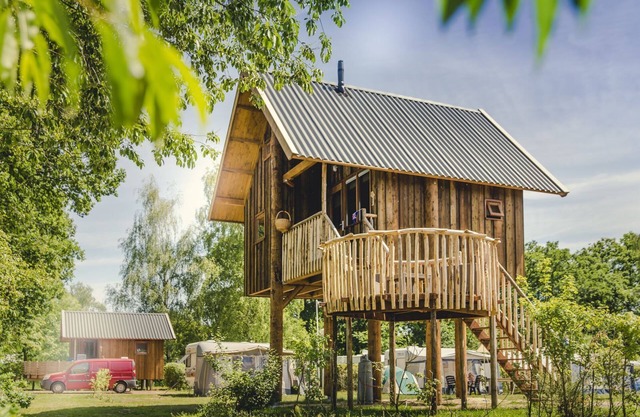 Sleeping at 4 meters height, with beautiful views of the Regge!