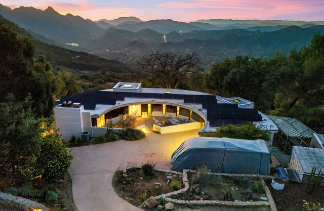 Sleeps 10, Luxe 2 Homes Malibu Hills Retreat | Cielo Estate by AvantStay