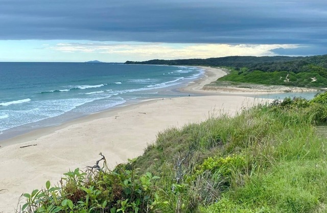 Sleeps 12, 5 Bedrooms, 5 min walk to beach, Heated Pool