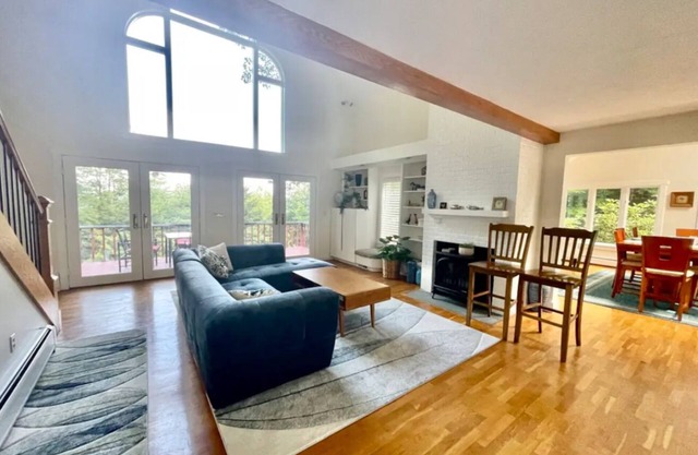 Sleeps 12+, Family get-togethers for all seasons, Ski & Lake, beautiful, private