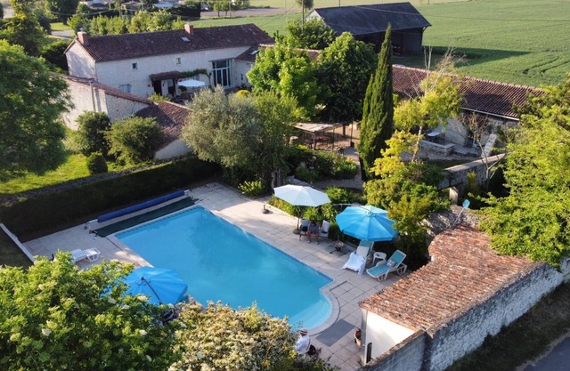 Sleeps 2-13 perfect family/friends get together, peaceful setting (pets welcome)