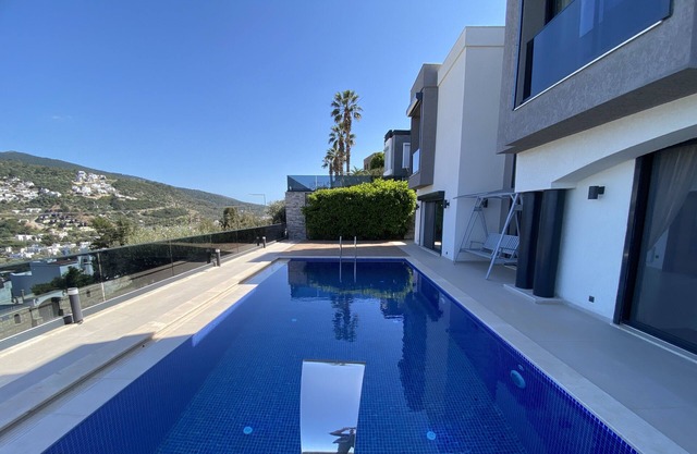 Sleeps 6, Villa w/ Private Pool and Modern Design - AWZ 302