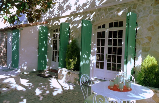 Sleeps 4, ground floor apartment in a villa between the Rhône and the sea