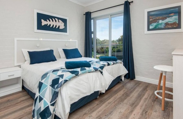Slip-A-Way Lodge 5 bed Sleeps 10
