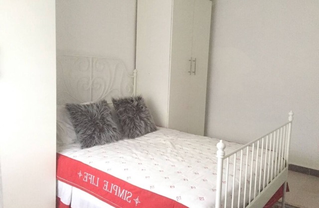 Slumber & Breakfast Bedroom
