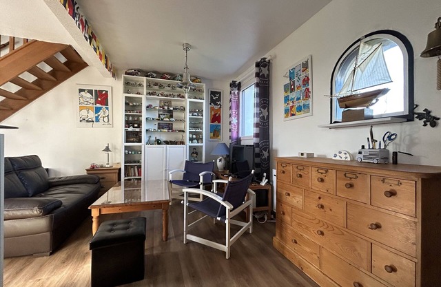 Small artists' house 200m from the sea