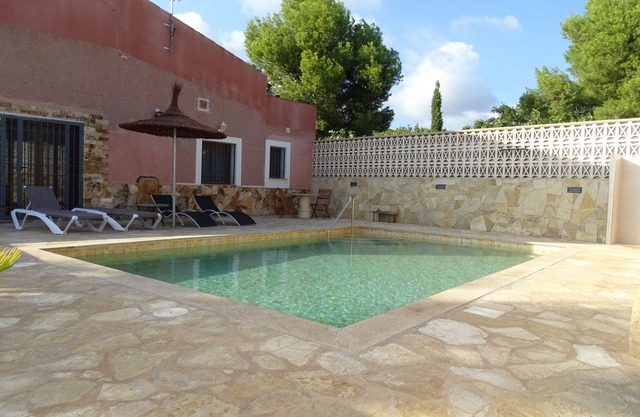 Small and cozy rural house with salt water pool next to Sierra Espuña