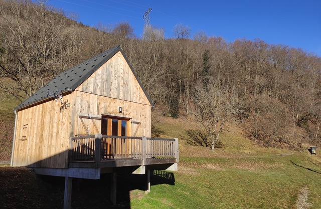 Small brand new wooden chalet on 2 levels with terrace