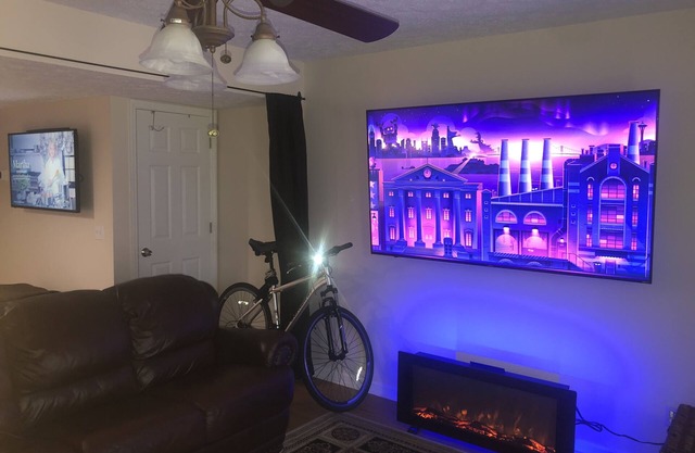 Small condo walking distance from GSU Armstrong campus & St Joseph Hospital.