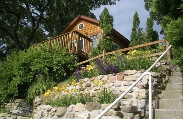 Small Cottage. Huge Lake Views!