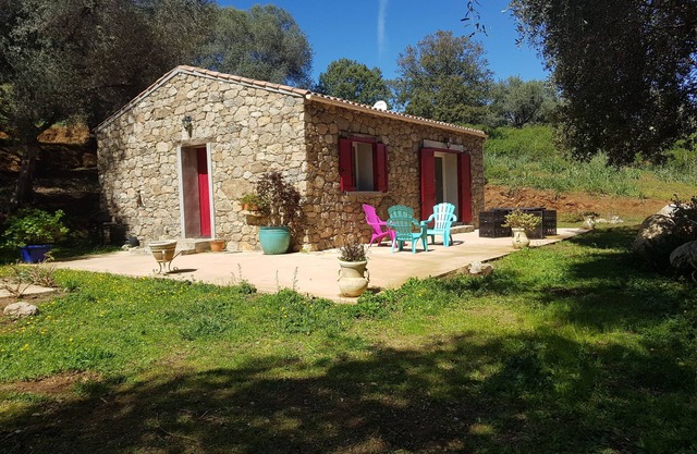 Small country house: Very large property with swimming pool.