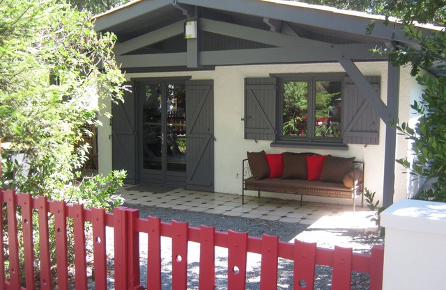 Small fisherman's house renovated near Lake Hourtin.