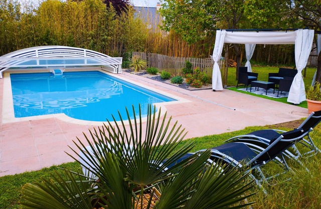 Small house in restored farmhouse with swimming pool