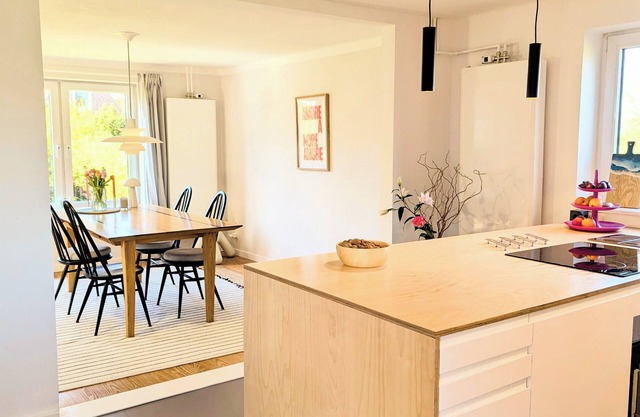 Small freedom on the North Sea - tastefully furnished house with large terrace. Garden