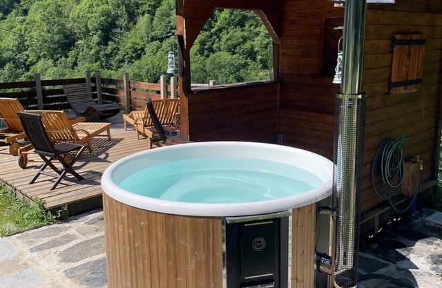 Small Gîte-House on 5 ha property, swimming pool, sauna, gym, horses, donkey