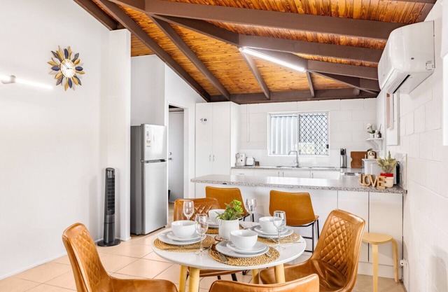 Small Groups & Families! Stylish 3Beds near mall