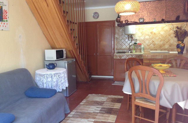 Small house not overlooked in the old village of Montesquieu des Albères.