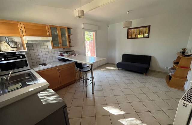 Small house in a private garden near Groupama Stadium and LDLC Arena